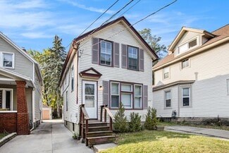 Building Photo - 670 Lake Dr SE