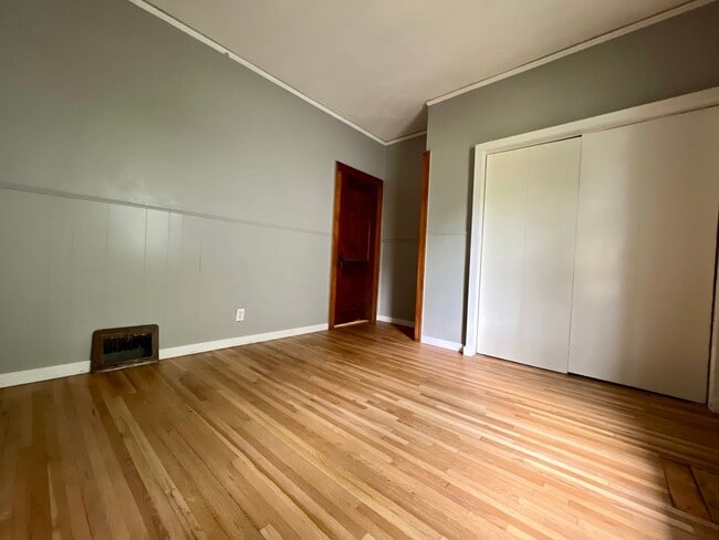 Building Photo - Wonderful 2 Bedroom 1 Bath Single Family Home!!