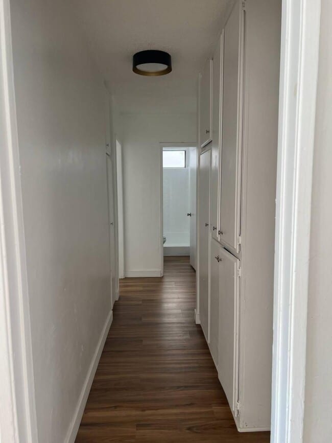 Building Photo - 2.0 bedroom in Los Angeles California 91343