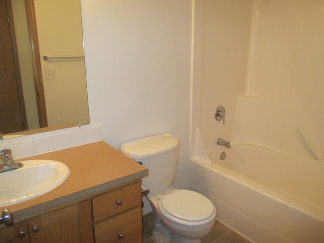Building Photo - Three Bedroom in North Salem with Fenced B...