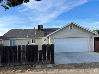 Building Photo - 2120 1/2 Knowles St