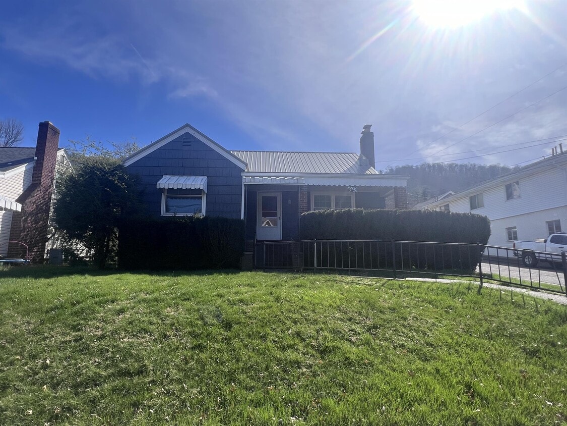 827 5th St, New Martinsville, WV 26155 House Rental in New