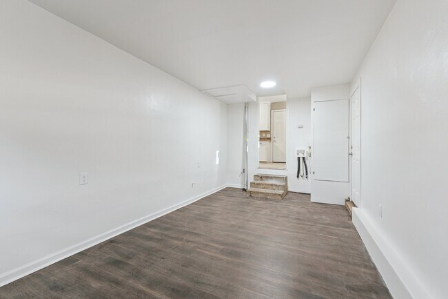 Building Photo - 1416 NE 39th St