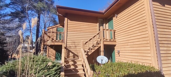 Building Photo - 521 Courtwood Ln