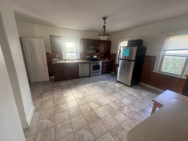 Building Photo - 58 Winship St