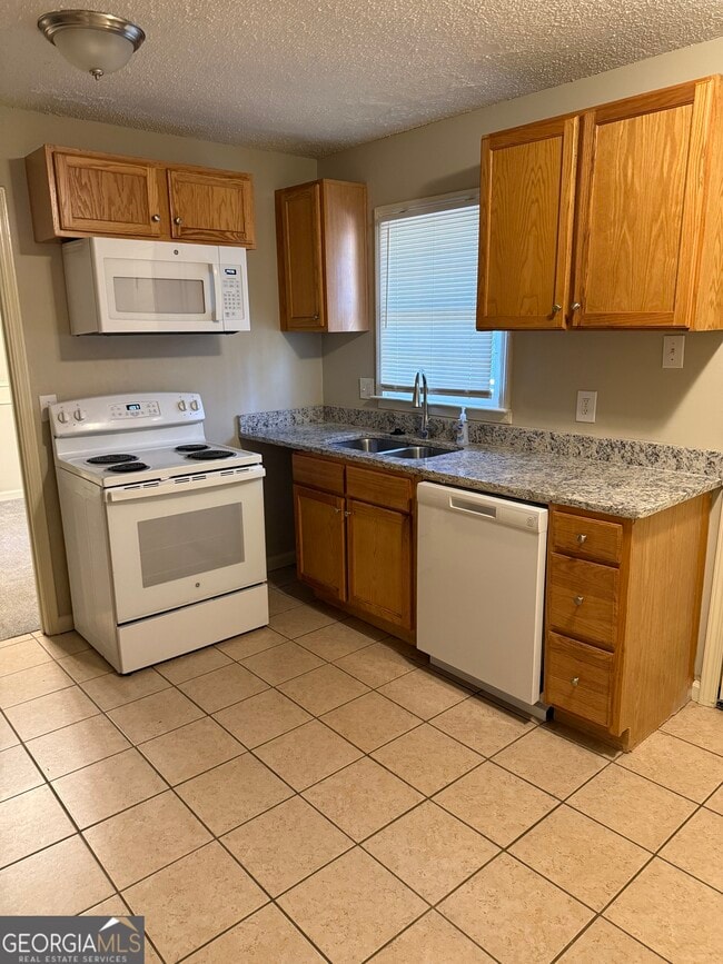 Building Photo - 4678 N Springs Ln