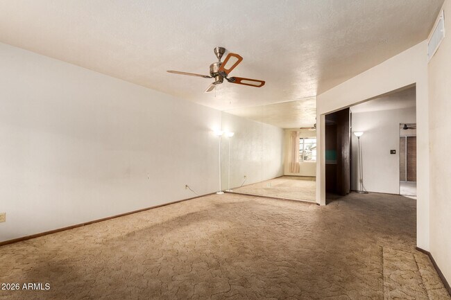 Foto del edificio - 1125 E 11th St