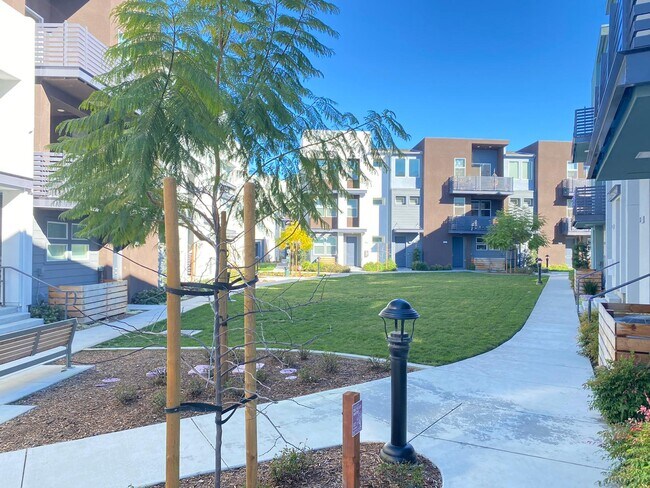 Foto del edificio - 527 Clover Cir