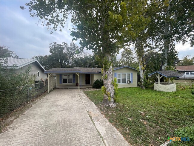 Foto del edificio - 1015 Reiley Rd