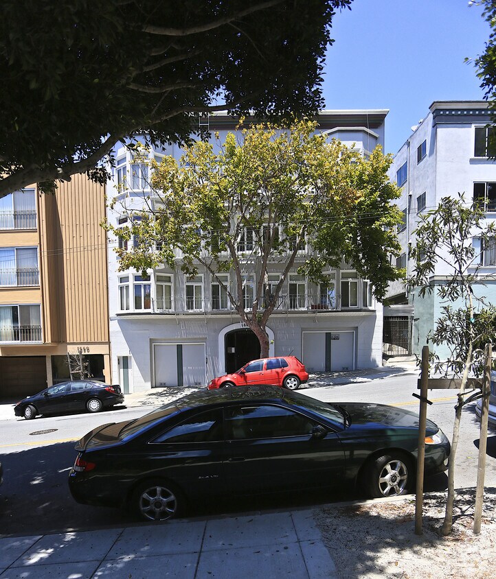Building Photo - 1646 Sutter St
