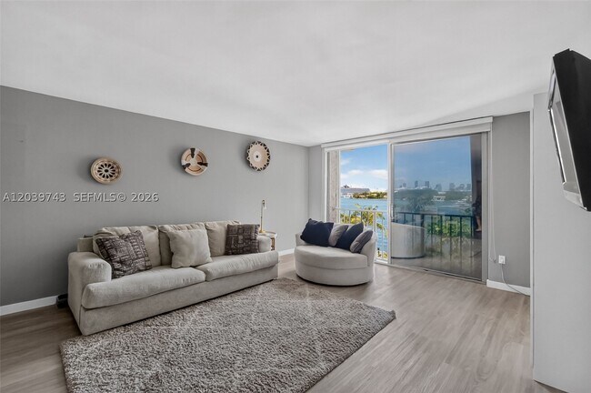 Foto del edificio - 800 West Dr