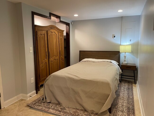 bedroom - 1836 Varnum St NE