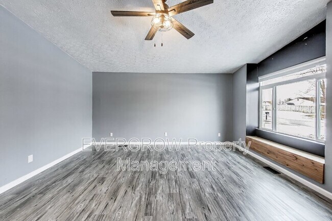 Foto del edificio - 226 Creekway Ct