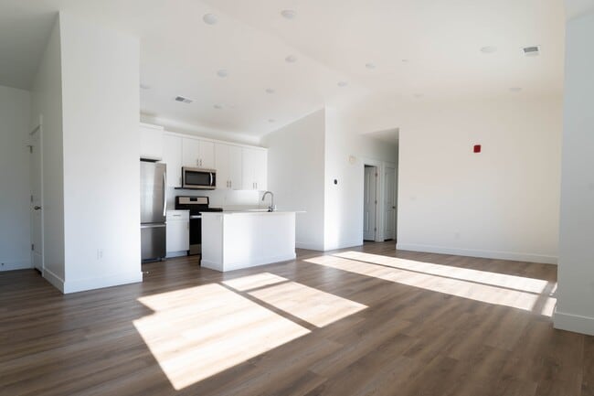 Building Photo - 459 W 15 S