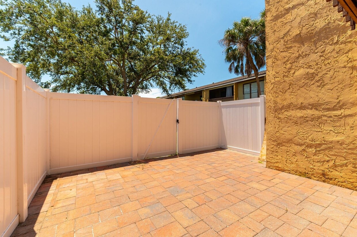 Primary Photo - Desirable Location - 2-bed 2-bath Condo 5 ...