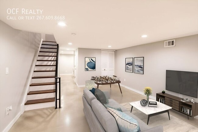 Building Photo - Large Renovated Point Breeze Home with Fro...