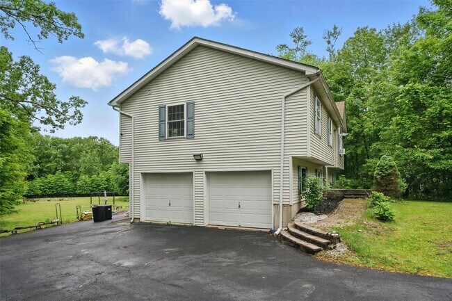 Building Photo - 2067 NY-211