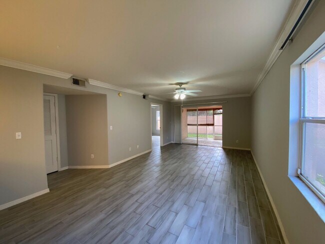 Foto del edificio - 26741 Little John Ct