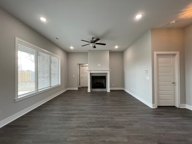 Building Photo - 6051 W Mecklin St