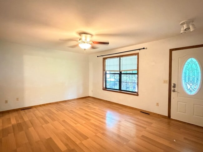 Building Photo - Single Family Home For Rent
