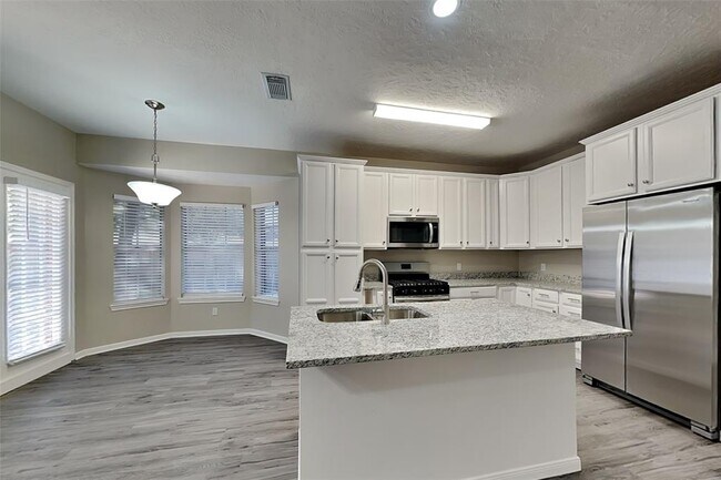 Building Photo - 7802 Park Hollow Ct