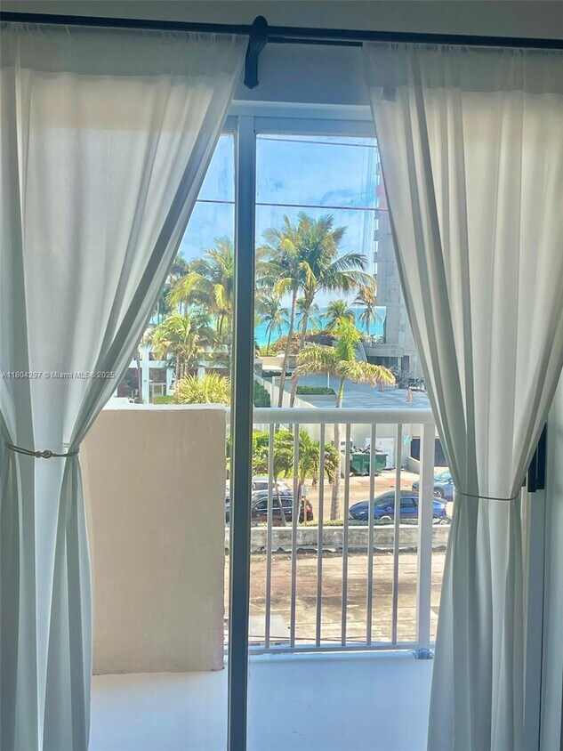 Foto principal - 6801 Harding Ave