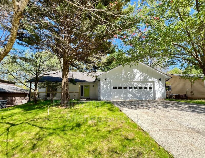 Primary Photo - 1331 Buttercup Ct