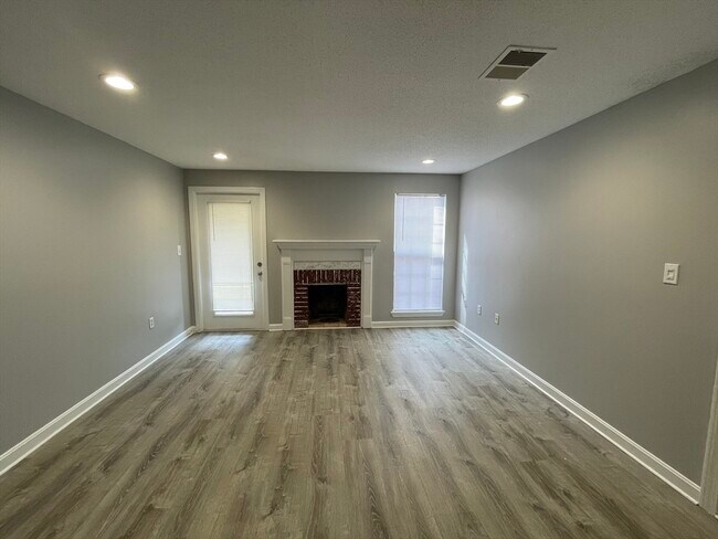 Building Photo - 17 Walden Dr