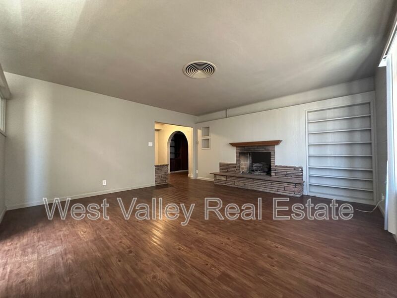 Primary Photo - 422 1/2 North St