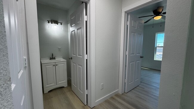 Foto del edificio - 2BD UPSTAIRS APARTMENT WITH WATER PAID!!