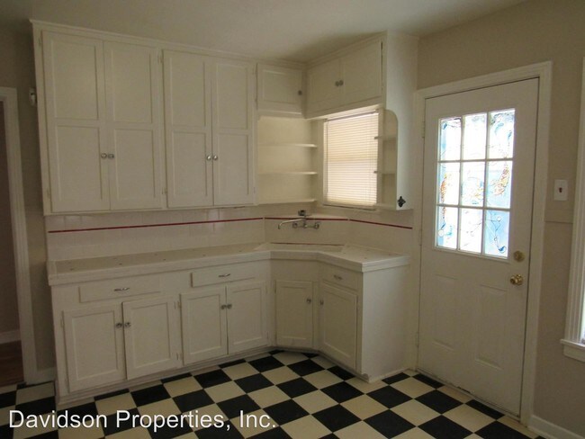 Building Photo - 2 br, 1 bath House - 510 W. Kings Hwy