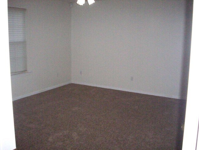 Building Photo - 3BR/2BA Home in Ozark!