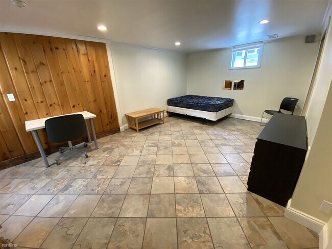Foto del edificio - 7 br, 3 bath House - 1212 E University Ave