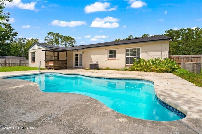 Building Photo - 1701 Donna Dr