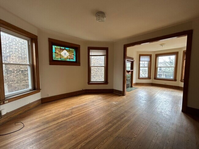 Foto del edificio - 1216 W Addison St