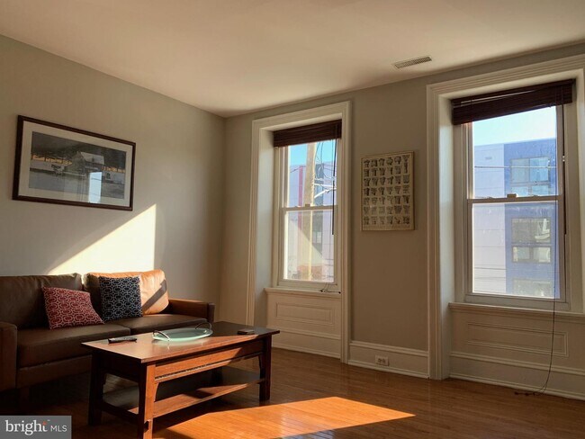 Foto del edificio - 4025 Baring St