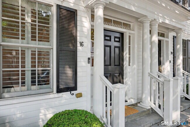 Foto del edificio - 16 Elmwood Drive