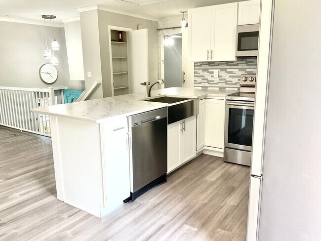 Foto del edificio - 4 bedroom home on Keith for Rent