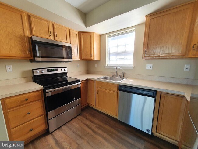 Foto del edificio - 2514 Cedarfield Ln