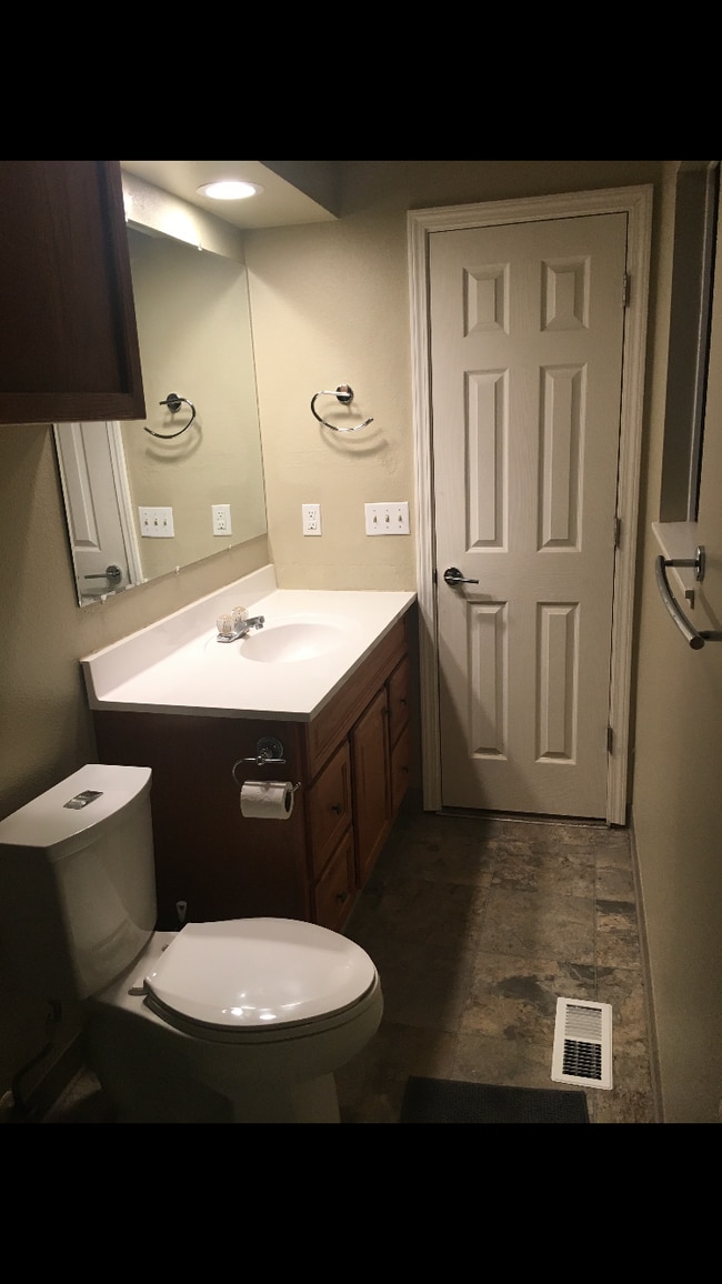 Building Photo - 10536 SW 43rd Ave