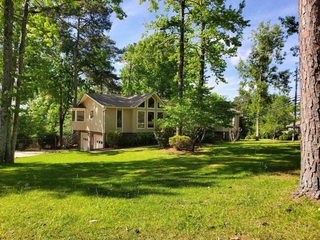 Building Photo - 5701 Pineglen Ln