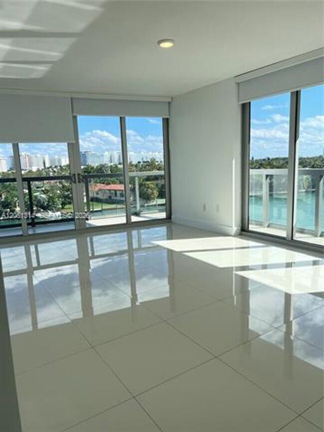 Foto del edificio - 9261 E Bay Harbor Dr