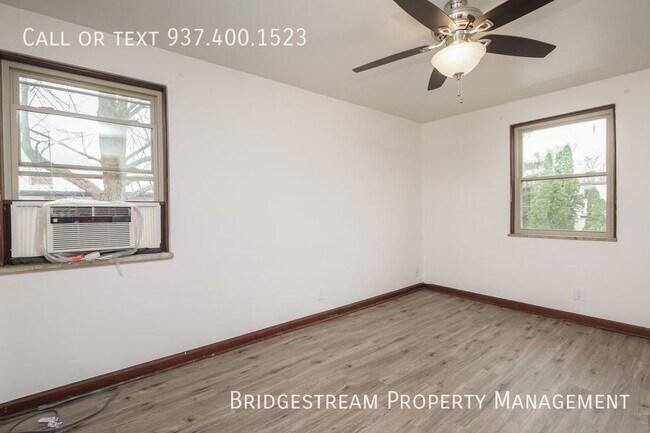 Building Photo - 1 Bedroom Apartment with Covered Parking i...