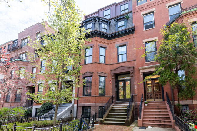 Exterior - 447 Beacon St