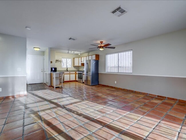 Building Photo - 2 Bedroom, 2 Bathroom and a large Backyard Retreat!