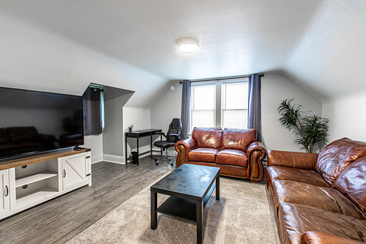 living room - 5126 75th St