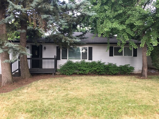 Building Photo - Nice 3 bed/1 bath Springfield Home ~ Close...