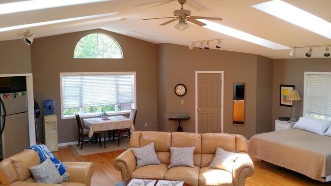 Building Photo - 5099 Rathbun Rd