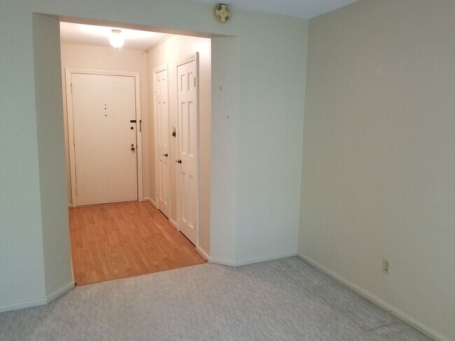 Foto del edificio - Mayflower Condo for Rent