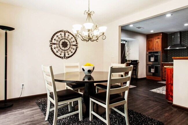 Foto del edificio - 375 Sheringham Ct
